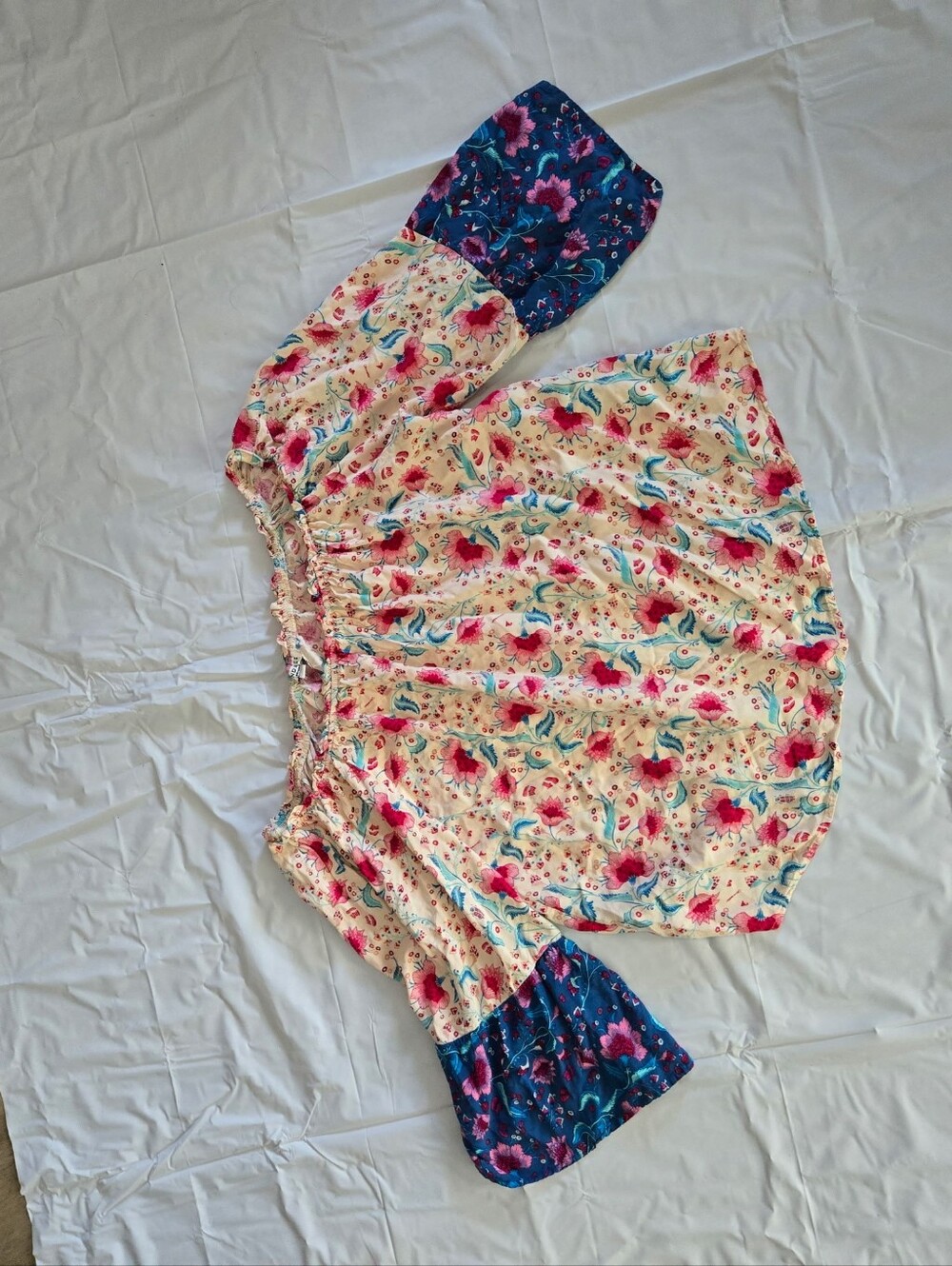 ANDREE BY UNIT Cream Floral Off-Shoulder Top with Blue Bell Sleeves - Picture 4 of 7
